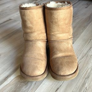 UGG Classic short chestnut boots